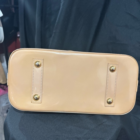 Louis Vuitton Alma Vernis - pre loved 100% authentic - Picture 6 of 16